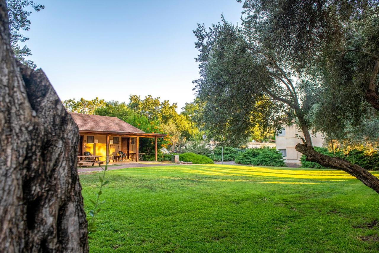 כפר הנופש קיבוץ גדות Kibbutz Gadot Galilean Resort Exterior photo