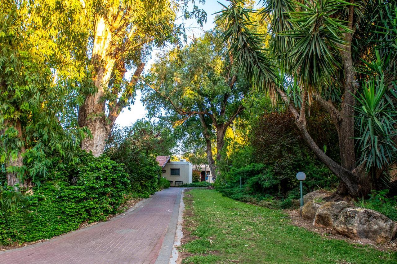 כפר הנופש קיבוץ גדות Kibbutz Gadot Galilean Resort Exterior photo