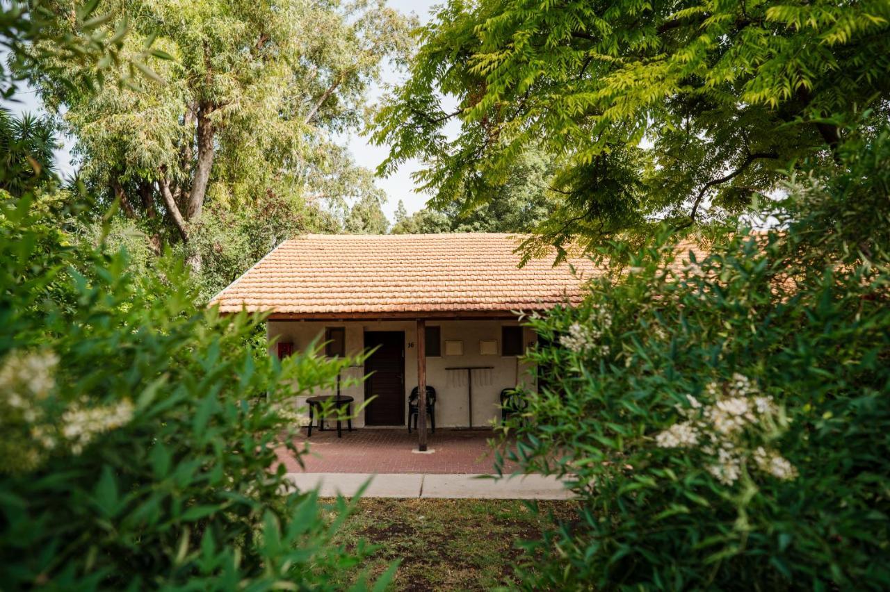 כפר הנופש קיבוץ גדות Kibbutz Gadot Galilean Resort Exterior photo